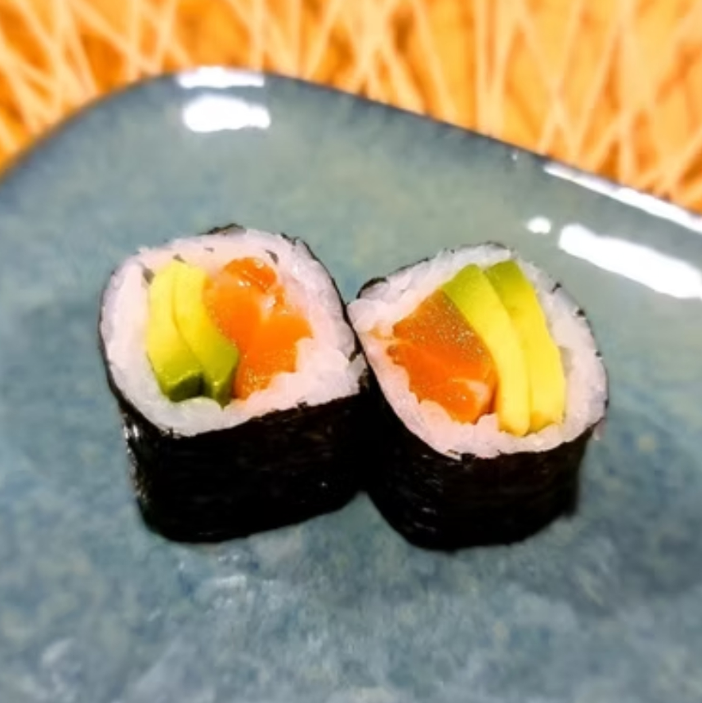 Maki salmon Y Aguacate