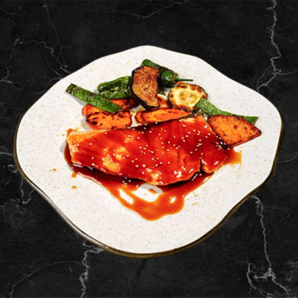 Salmon teriyaki acompañado verduras