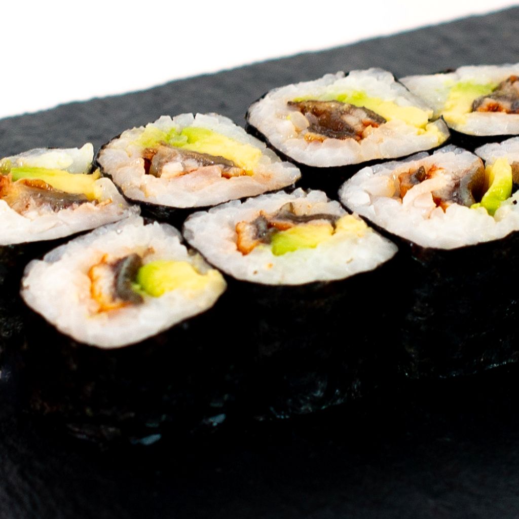 Maki anguila y aguacate