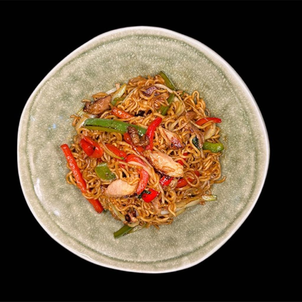 Yakisoba con pollo y verduras