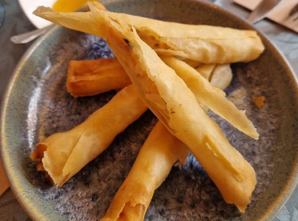 Rollo de langostino y mango 4uds