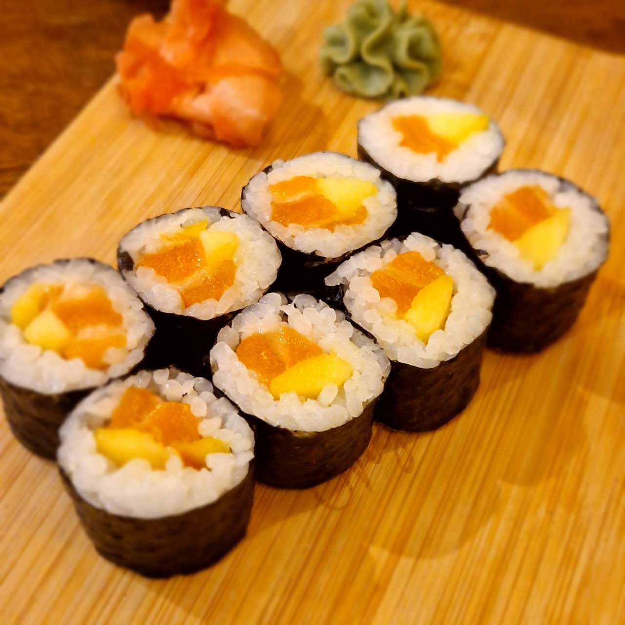 Maki mango y salmon 8uds